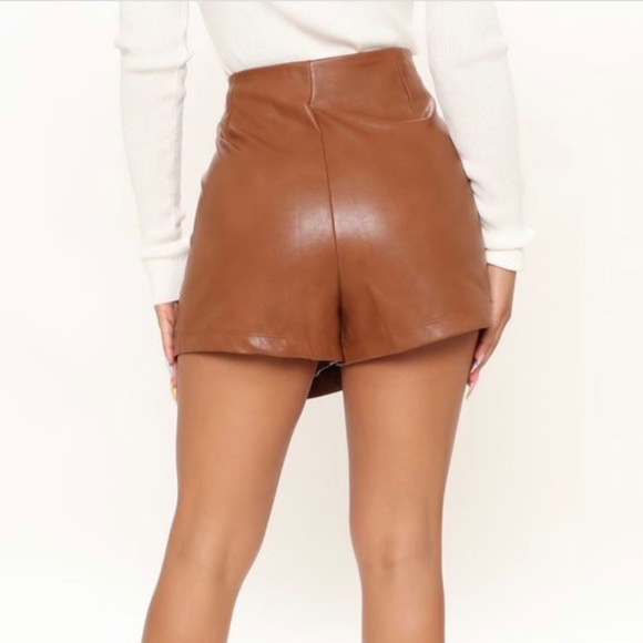 NEW WOMEN’S TRENDY CAMEL BUTTON FRONT FAUX LEATHER SKORT - Picture 5 of 16